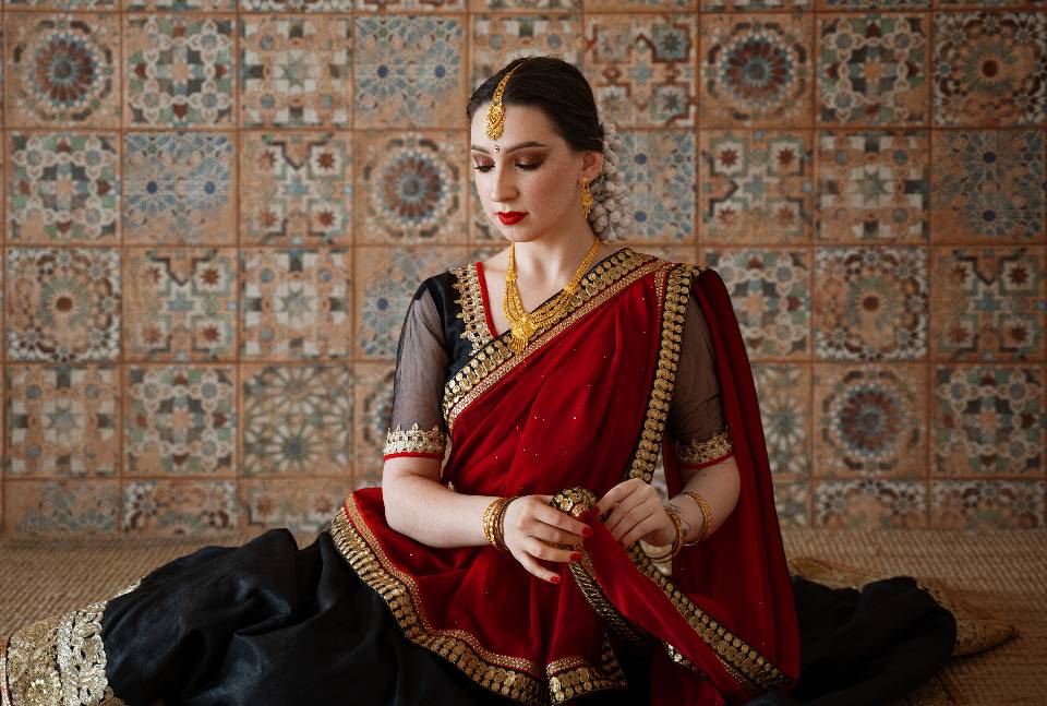 5 Elegant Saree Styling Ideas for a Modern Look